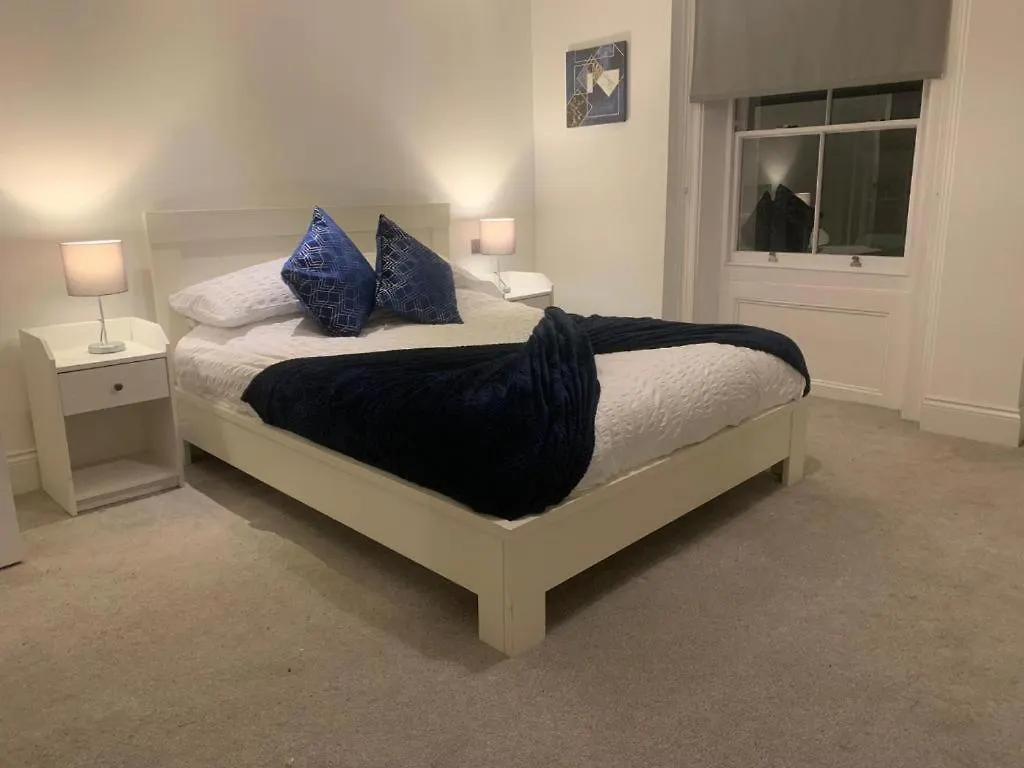 Apartment Hu1 Triplex City Centre Gem Sleeps 6 H7 Kingston upon Hull
